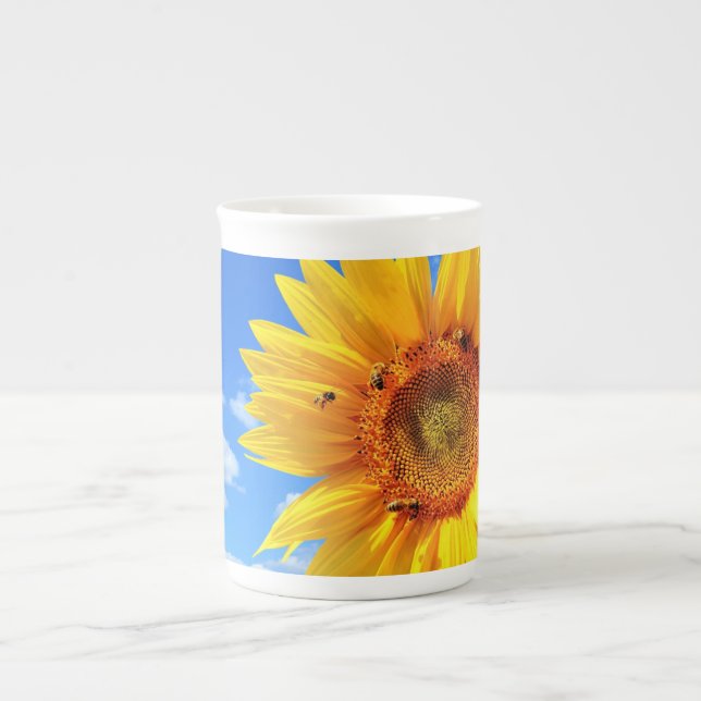 Caneca De Porcelana Girassol Amarelo e Abelhas em Blue Sky Mug (Frente)