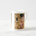 Caneca De Porcelana Gustavo Klimt: O beijo (detalhe)<br><div class="desc">Uma caneca clássica bonita de China de osso que caracteriza um casal romântico que compartilha de um beijo,  pintado pelo pintor austríaco Gustavo Klimt do symbolist.</div>