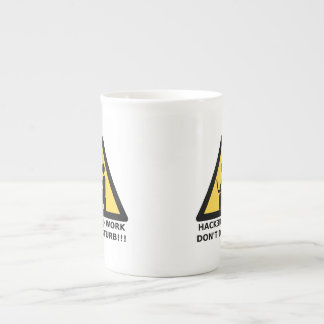 Caneca De Porcelana Hacker no trabalho