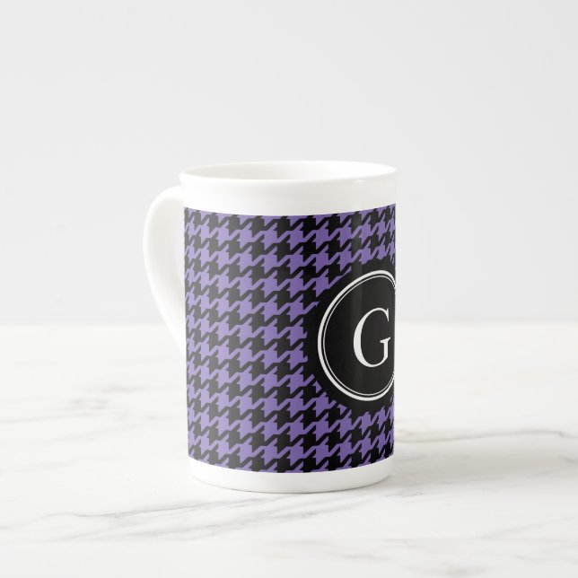 Caneca De Porcelana Houndstooth roxo clássico na moda com monograma (Frente Esquerda)