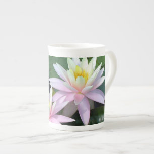 Caneca De Porcelana Lírios de água cor-de-rosa