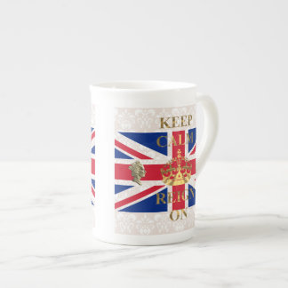 Caneca De Porcelana Mantenha a calma e o reino sobre