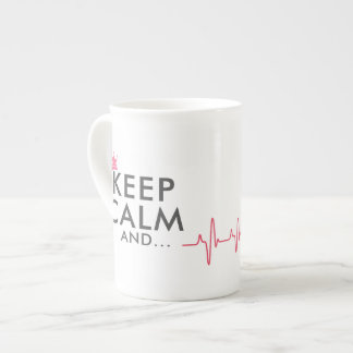 Caneca De Porcelana MANTENHA CALMA E... ESPERE! NÃO ESSA CALMA! Medici