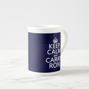 Caneca De Porcelana Mantenha calmo e carregar Ron (alguma cor)