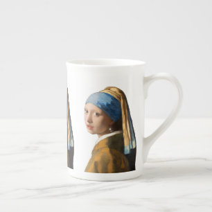 Caneca De Porcelana Menina com uma pintura do retrato do brinco da