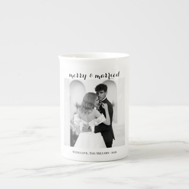 Caneca De Porcelana Merry & Married - Personalized Newlywed Christmas  (Frente)