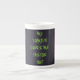 Caneca De Porcelana Meu zombi ama-me interior - agrida para fora