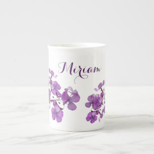 Caneca De Porcelana Míriam personalizável nome monograma floral roxa