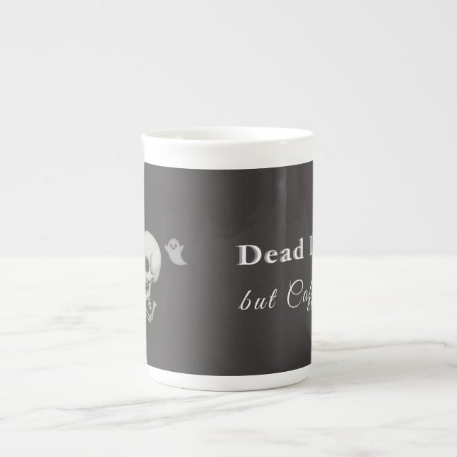 Caneca De Porcelana Morto por Dentro, mas Cafeinado – Travesseiro de H (Frente)