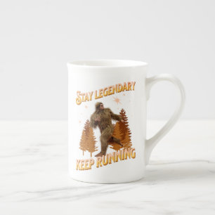 Caneca De Porcelana Motivação Divertida de Bigfoot Correndo