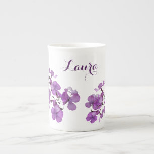 Caneca De Porcelana Nome Laura monograma floral roxo personalizável