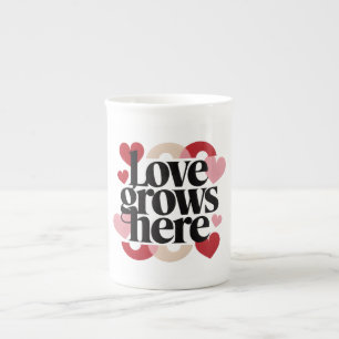 Caneca De Porcelana O Amor Cresce Aqui – Tipografia de Coração Moderna