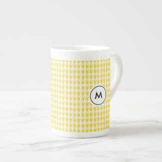 Caneca De Porcelana O monograma Latte agride | Houndstooth amarelo
