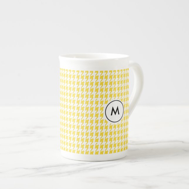 Caneca De Porcelana O monograma Latte agride | Houndstooth amarelo (Frente Esquerda)