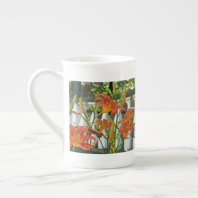 Caneca De Porcelana Orange Tiger Lily - Vineyard de Martha (Esquerda)