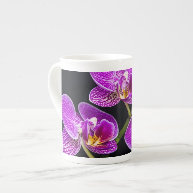 Caneca De Porcelana Orquídea roxa (Frente Esquerda)