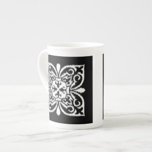 Caneca De Porcelana Padrão de damasco Ikat - branco e preto