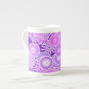 Caneca De Porcelana Padrão de espiral frontal, tons roxos