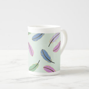 Caneca De Porcelana Padrão de Penas Pastel Elegantes