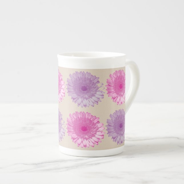 Caneca De Porcelana Padrão floral de gerber, rosa e roxo (Frente Esquerda)