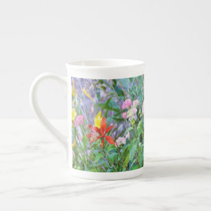 Caneca De Porcelana Paisagem de jardim tempestuoso com hortênsia e lír