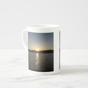 Caneca De Porcelana Pôr do sol no lago de Onota: vertical