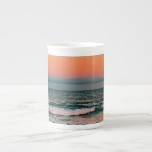 Caneca De Porcelana pôr do sol sobre o mar