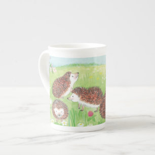 Caneca De Porcelana Quatro Pequenos Hedgehogs no Prado Flor