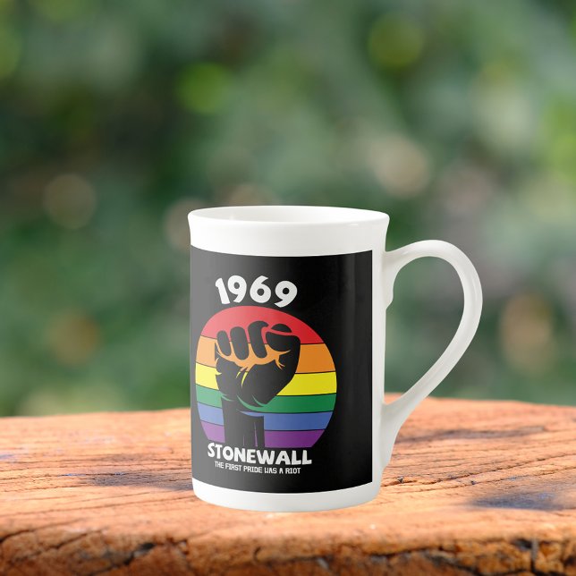 Caneca De Porcelana Stonewall Riot Remembrance Orgulho gay (Criador carregado)