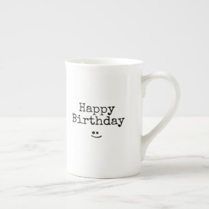 Caneca De Porcelana Tipografia Preta Simples Feliz Aniversário