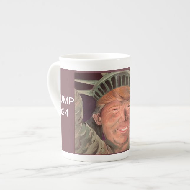 Caneca De Porcelana Trump 2024 Traga de Volta a Liberdade (Frente Esquerda)