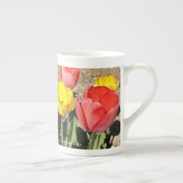Caneca De Porcelana Tulip Teacup por RoseWrites