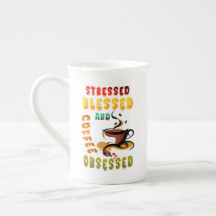 Caneca De Porcelana Vestido Abençoado E Café Obcecado