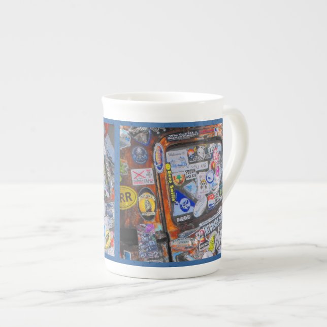 Caneca De Porcelana Vinhetas (Frente Esquerda)
