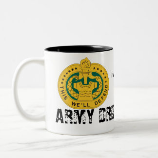 Caneca de sargento de broca café