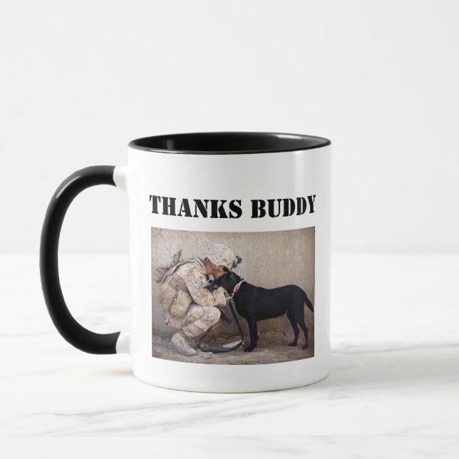 Caneca de Soldado com Roupas de Combate e seu Cão  (Esquerda)