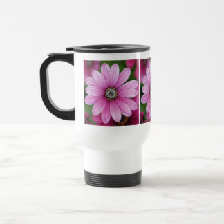 Caneca de viagem cor-de-rosa da margarida