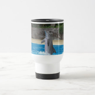 Caneca de viagem do golfinho da dança