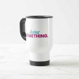 Caneca de Viagem Fazendo Algo