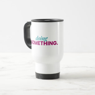 Caneca de Viagem Fazendo Algo