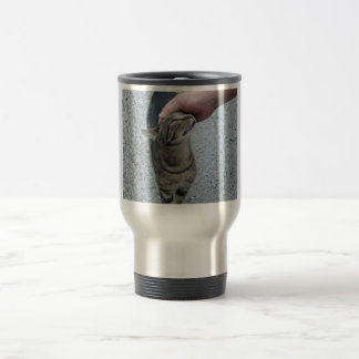 caneca de viagem feliz do gato malhado