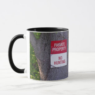 Caneca Deer Hunter em Woods com Sinal
