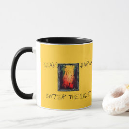 Caneca Deixando A Escuridão Entrar Na Luz