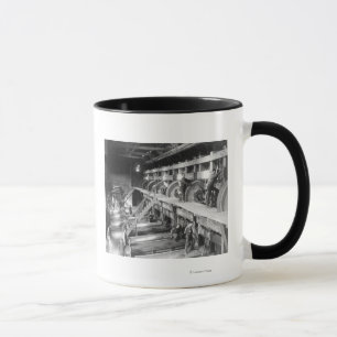 Caneca Dentro do moinho de selo Dourado do Terra da palha