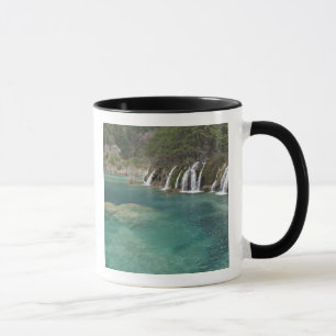 Caneca Depósitos minerais fazem cachoeiras e limpas