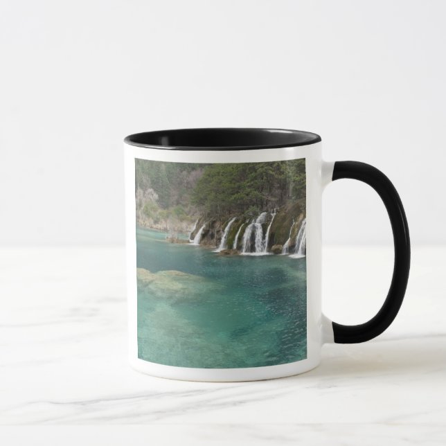 Caneca Depósitos minerais fazem cachoeiras e limpas (Direita)