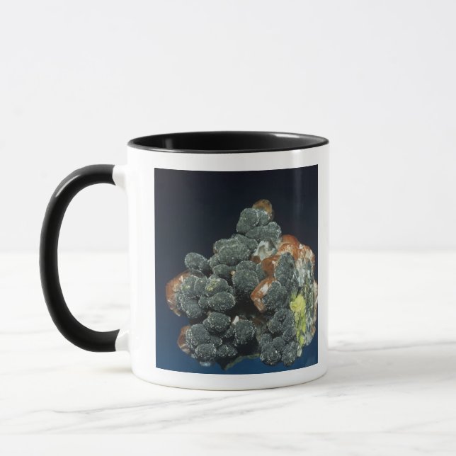 Caneca Descloizite na calcite (Esquerda)