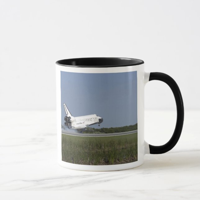 Caneca Descoberta de nave espacial aterrissa na pista 33  (Direita)