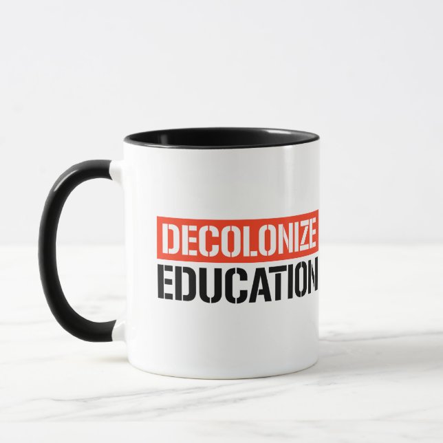 Caneca Descolonizar Educação (Esquerda)