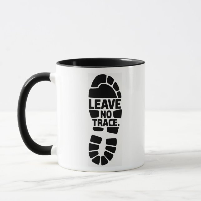 Caneca Desenho de Pegada de Bota 'Leave No Trace' (Esquerda)